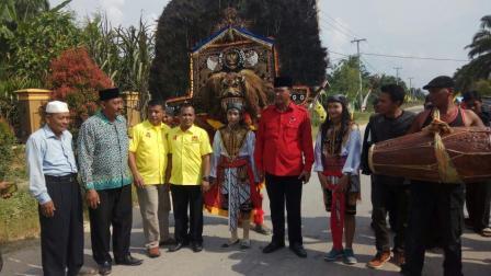 Panas Terik Matahari Tak Surutkan Warga Kunto Darussalam Hadiri Kampanye Paslon Nomor 4